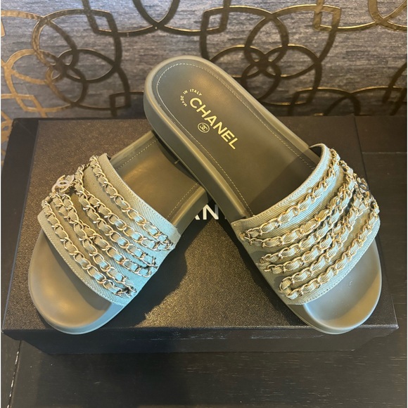 Authentic Chanel chain pool slide sandals - Picture 3 of 6